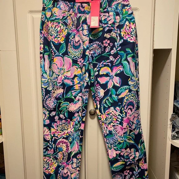 Lilly Pulitzer- Kelly Stretch Pants Size 4 in She’s Got Sol - Picture 1 of 2